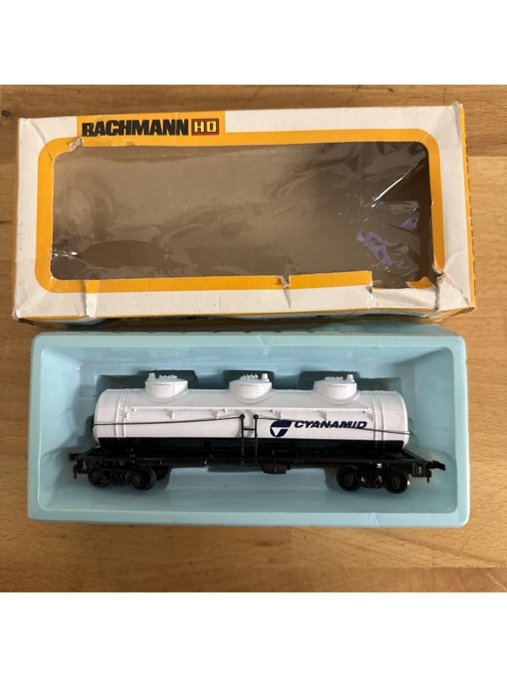 Bachmann HO Scale Cyanamid Triple Dome Hobby Model Railroad Tank Car - In Box